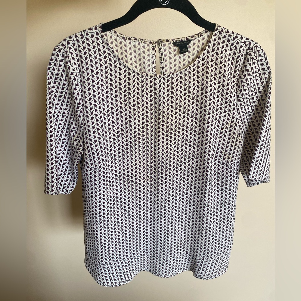 Ann Taylor XS Patterned Short Sleeve Top - Wine/Burgundy, Black, and Cream